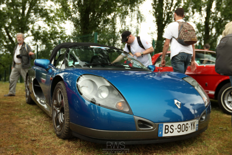 Illustration for article titled Classic British Welcome Photos (Le Mans Carshow)